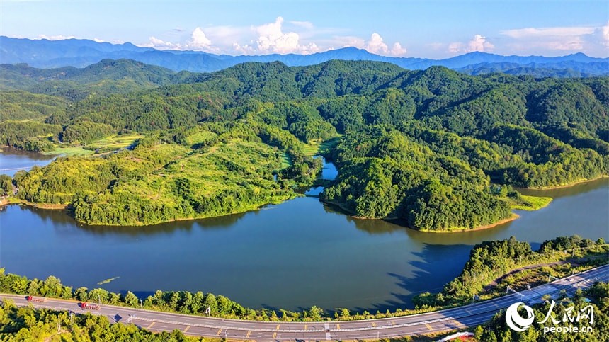 Wanglong Lake Jiangxi summer landscape (photo 4 of 4)