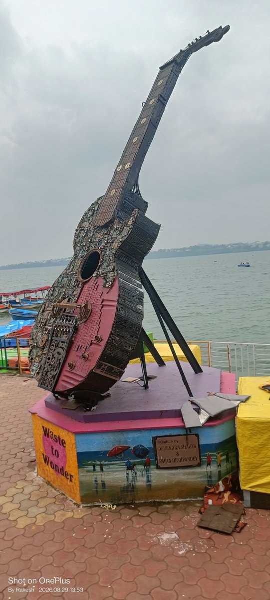 Guitar sculpture from e-waste Waste to Wonder (photo 2 of 2)