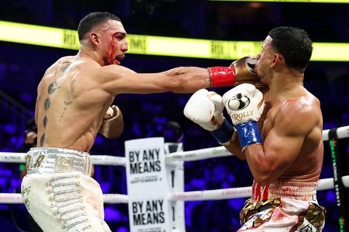 Teofimo Lopez wins vs Rolly Romero (photo 4 of 4)