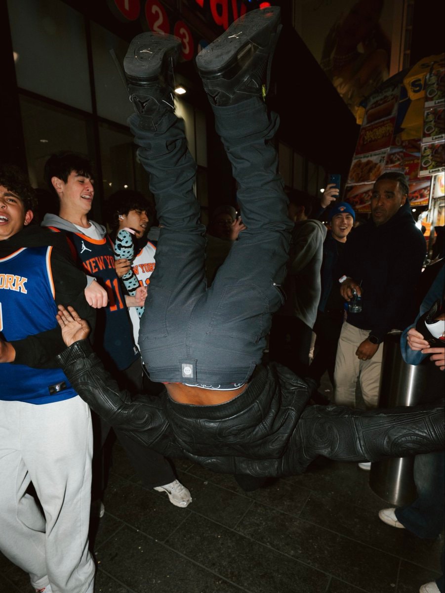 Knicks fan hype 🗽 (photo 4 of 4)