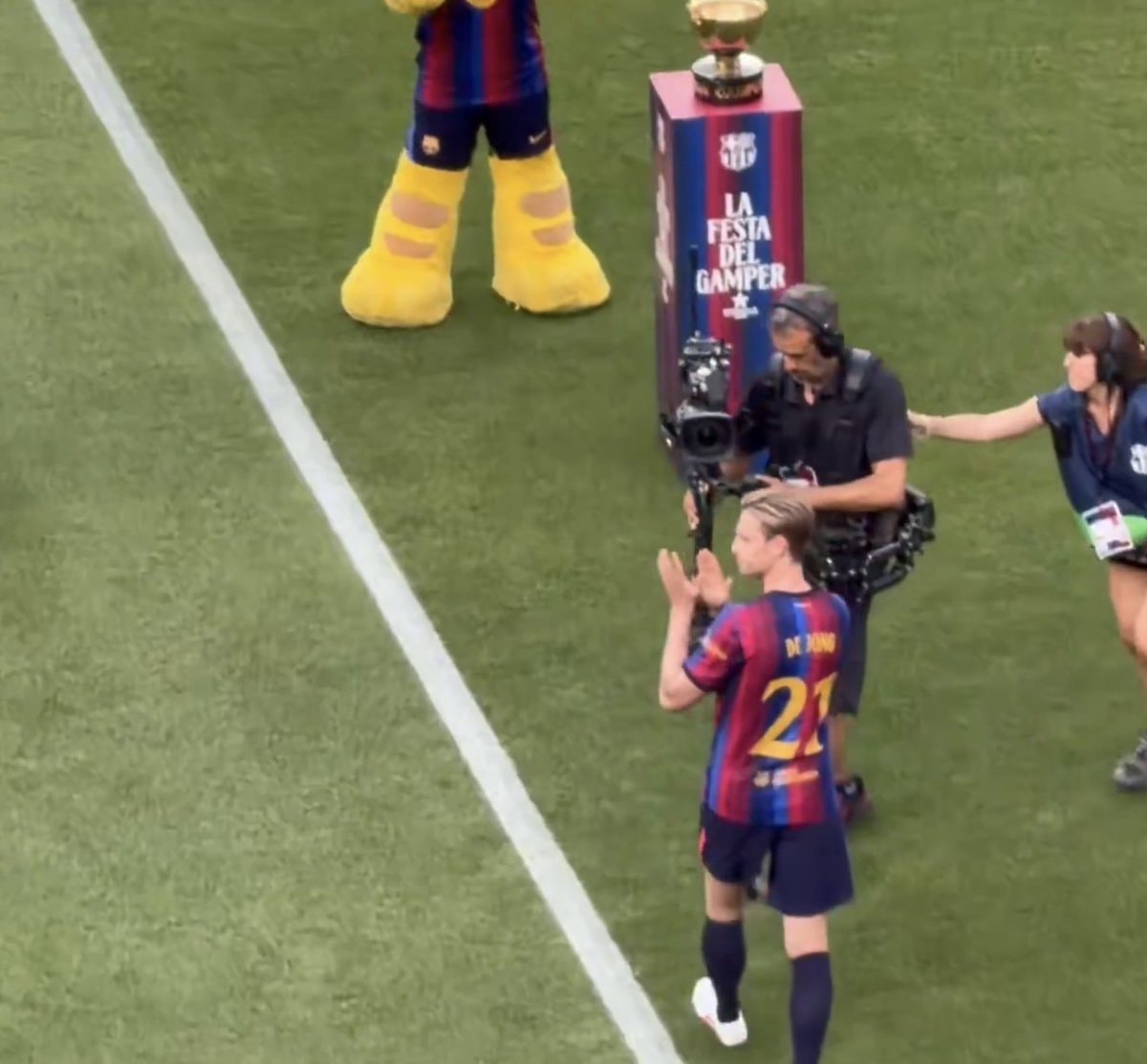 Frenkie de Jong booed Barcelona