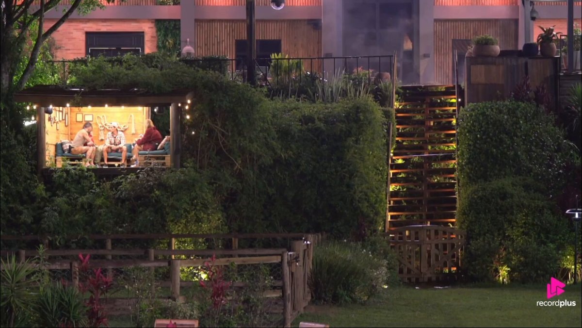 Mayk and Alfredo vote talk on AFazenda
