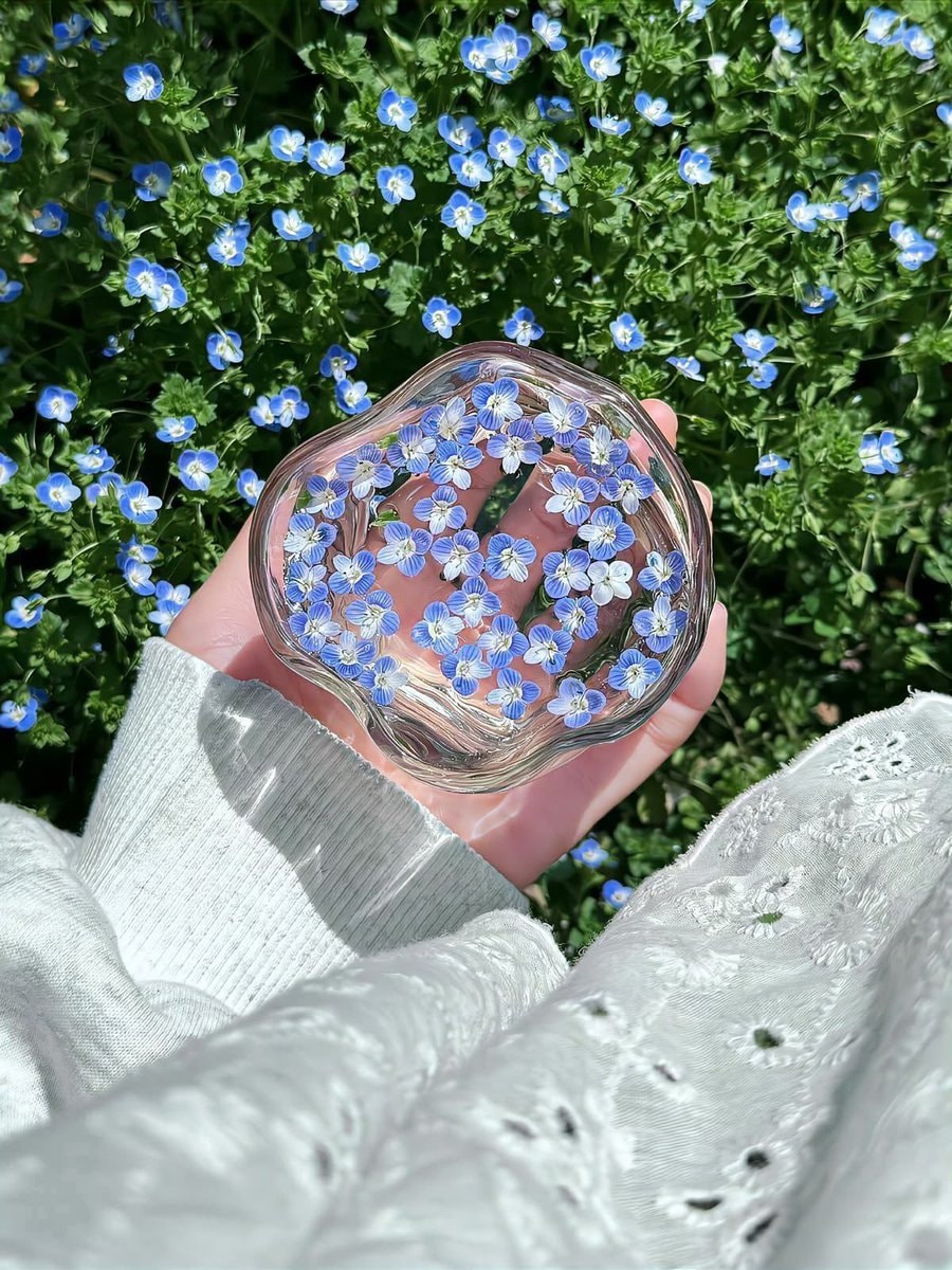 aesthetic flower water hand (photo 2 of 2)