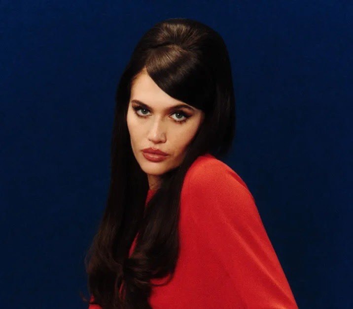 Sienna Spiro UK singles chart three songs (photo 1 of 2)