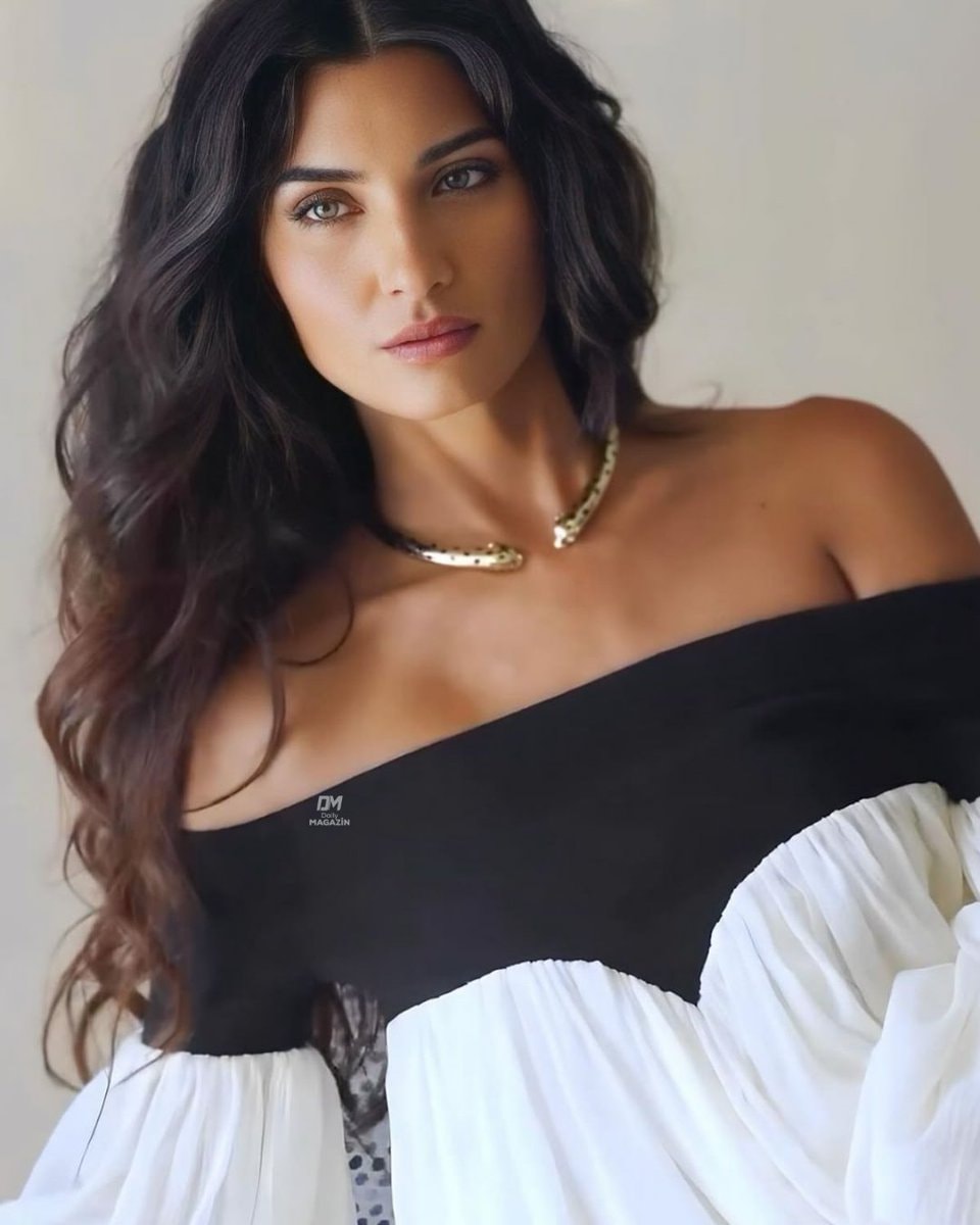 Tuba Büyüküstün 44th birthday (photo 1 of 2)