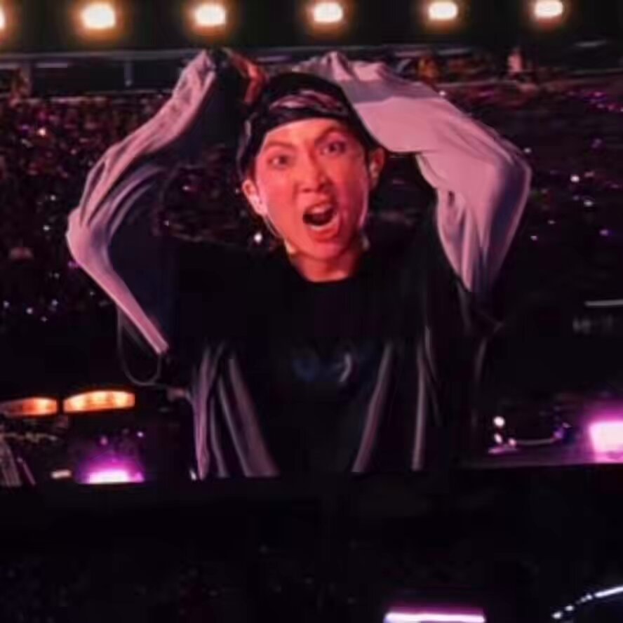 Namjoon reacts to RUN live