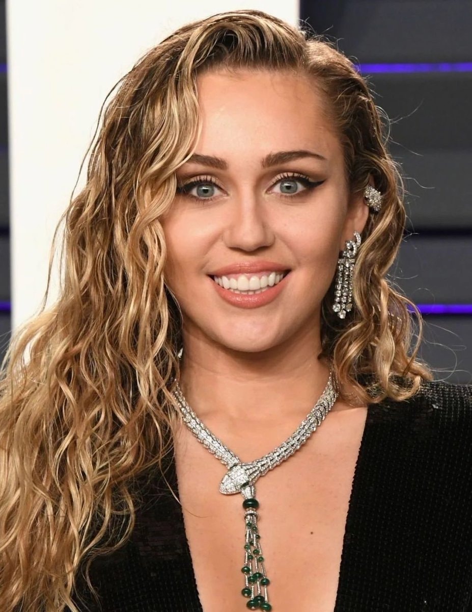 Miley Cyrus 2027 Super Bowl Halftime (photo 2 of 2)
