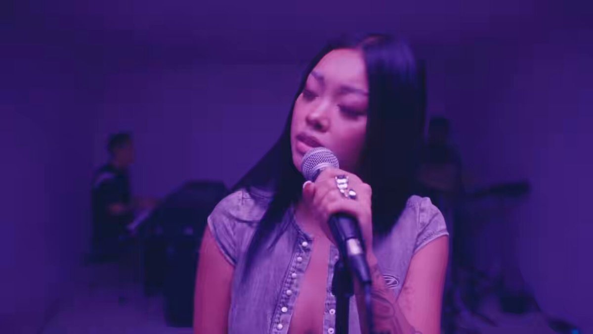 Denise Julia CHANGES VEVO Live