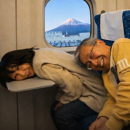 Japanese couple Mount Fuji tourist (photo 2 of 2)