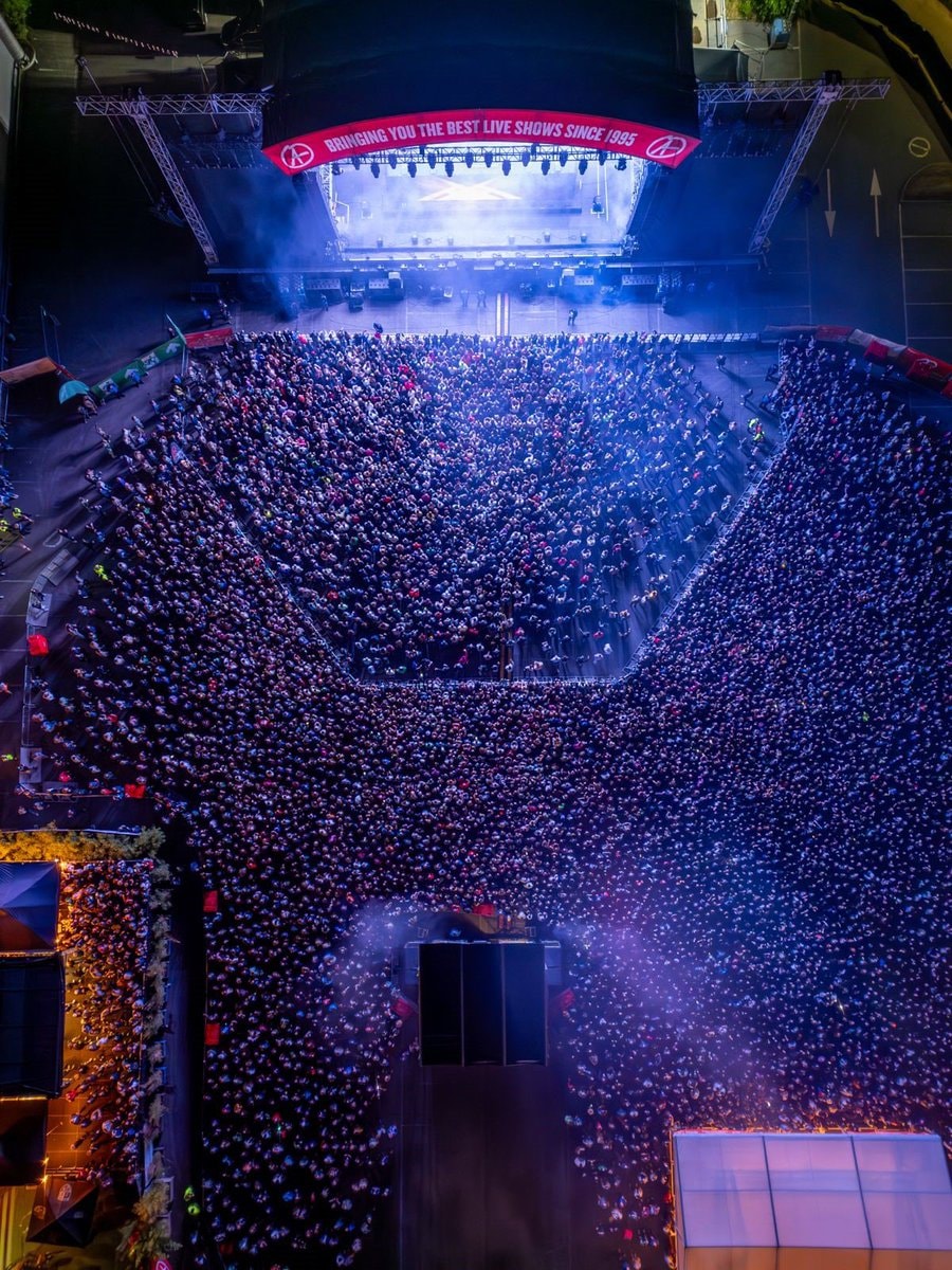 Katy Perry Out Of Office Tour Luxembourg (photo 2 of 2)