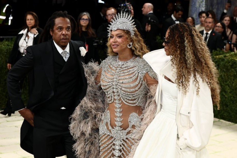 Photos of Beyoncé and Blue Ivy (photo 2 of 2)