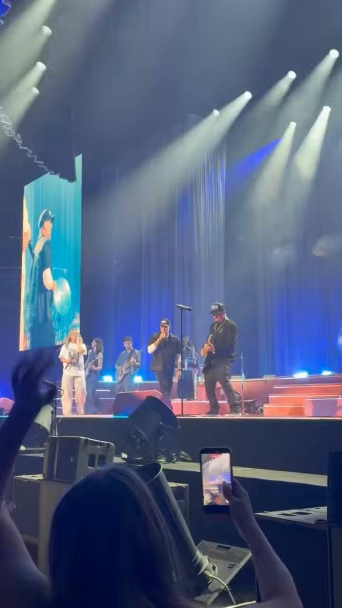 Hilary Duff Good Charlotte MSG The Anthem