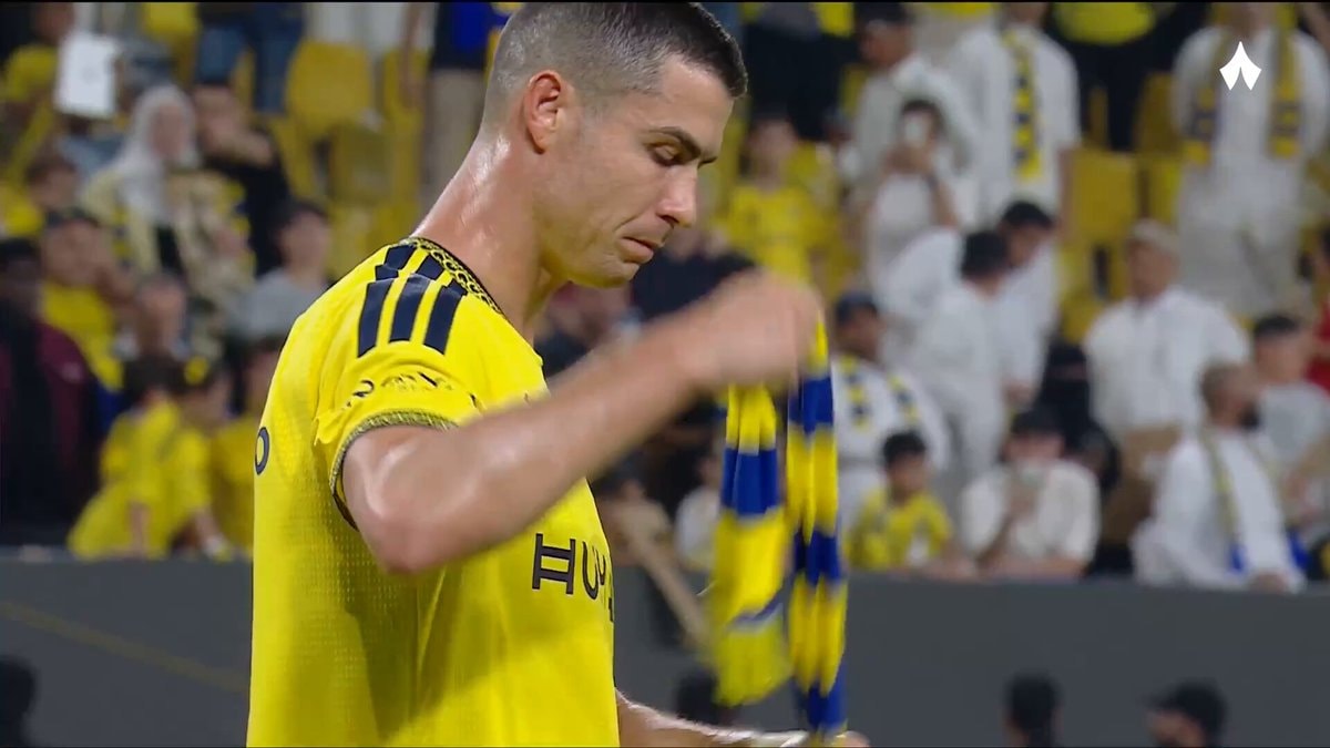 Ronaldo in yellow for Al Nassr