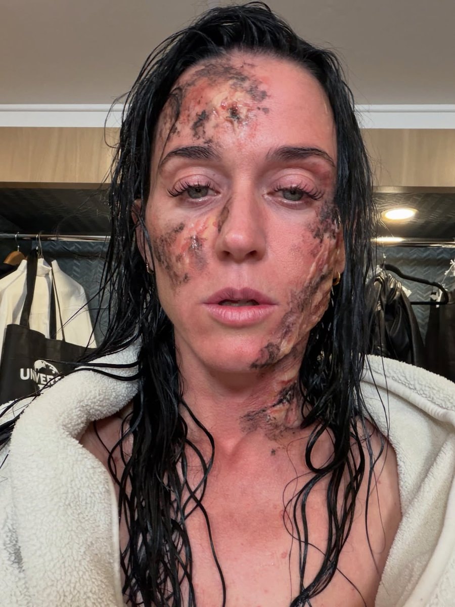 Katy Perry Watch It Burn music video photos (photo 1 of 4)