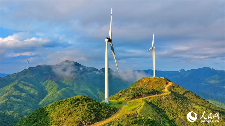 Jiangxi wind turbines summer landscape (photo 4 of 4)