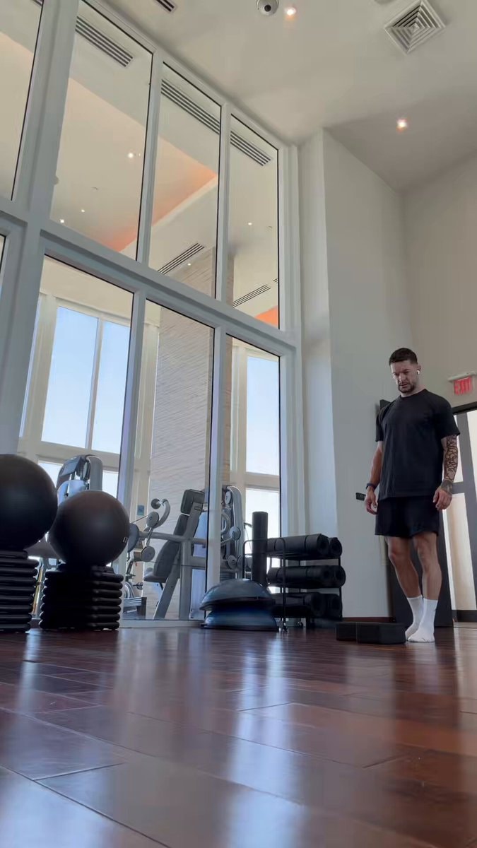 Finn Balor plays The floor is lava