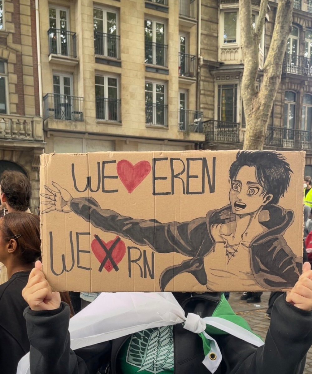 Eren Freedom protest signs France (photo 2 of 2)