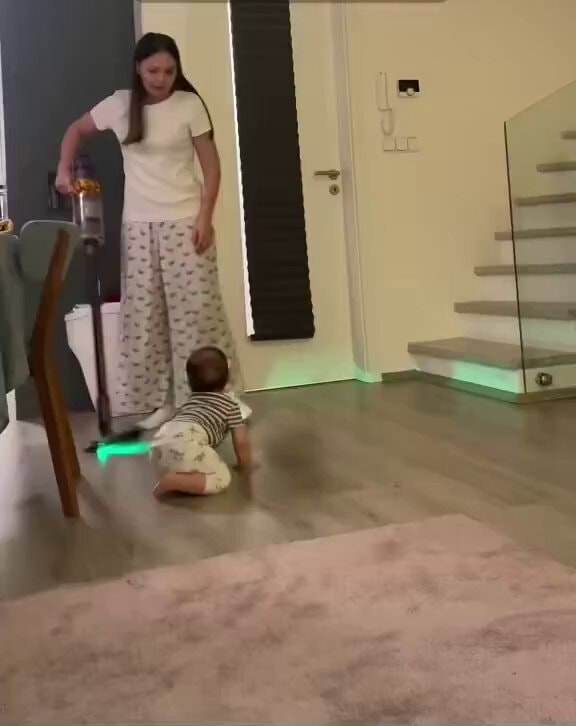 Baby First Steps Mom Reaction