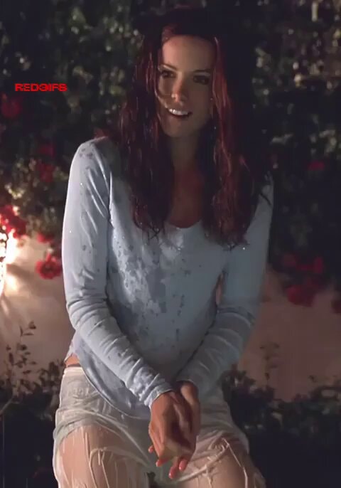 Kate Beckinsale night photo