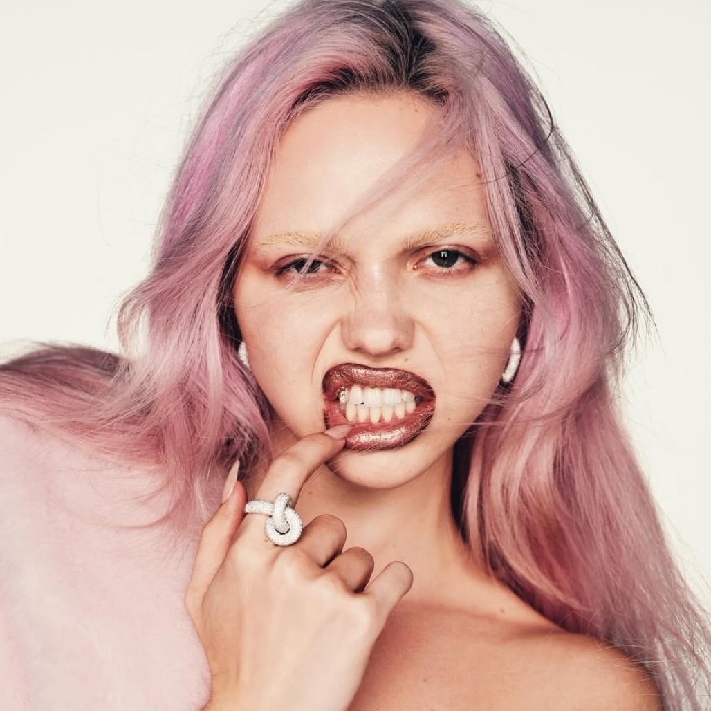 Adéla charts two songs on global Spotify