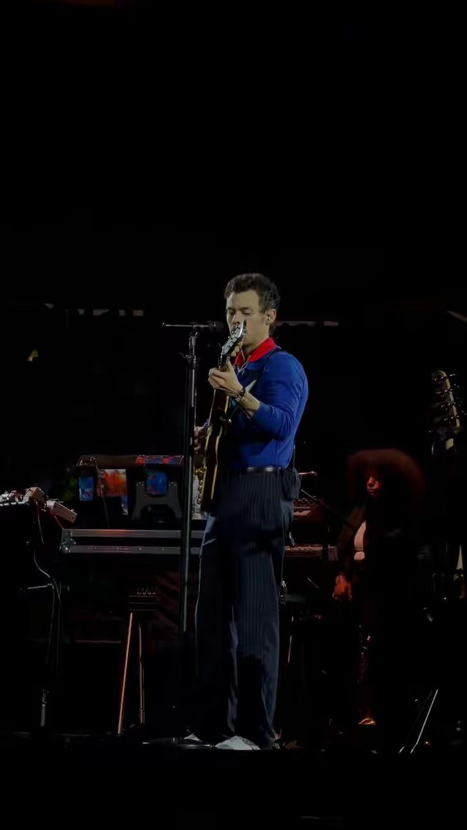 Harry Styles performs for Liam Payne