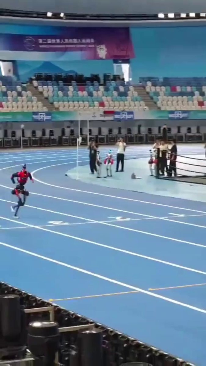 WORLD ROBOT GAMES 2019 robot running