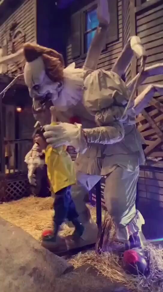Pennywise Halloween display