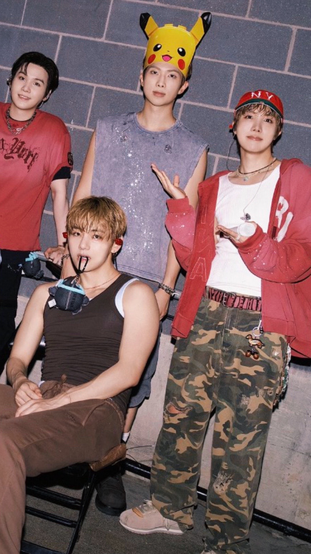 Jungkook cute backstage photos (photo 3 of 3)