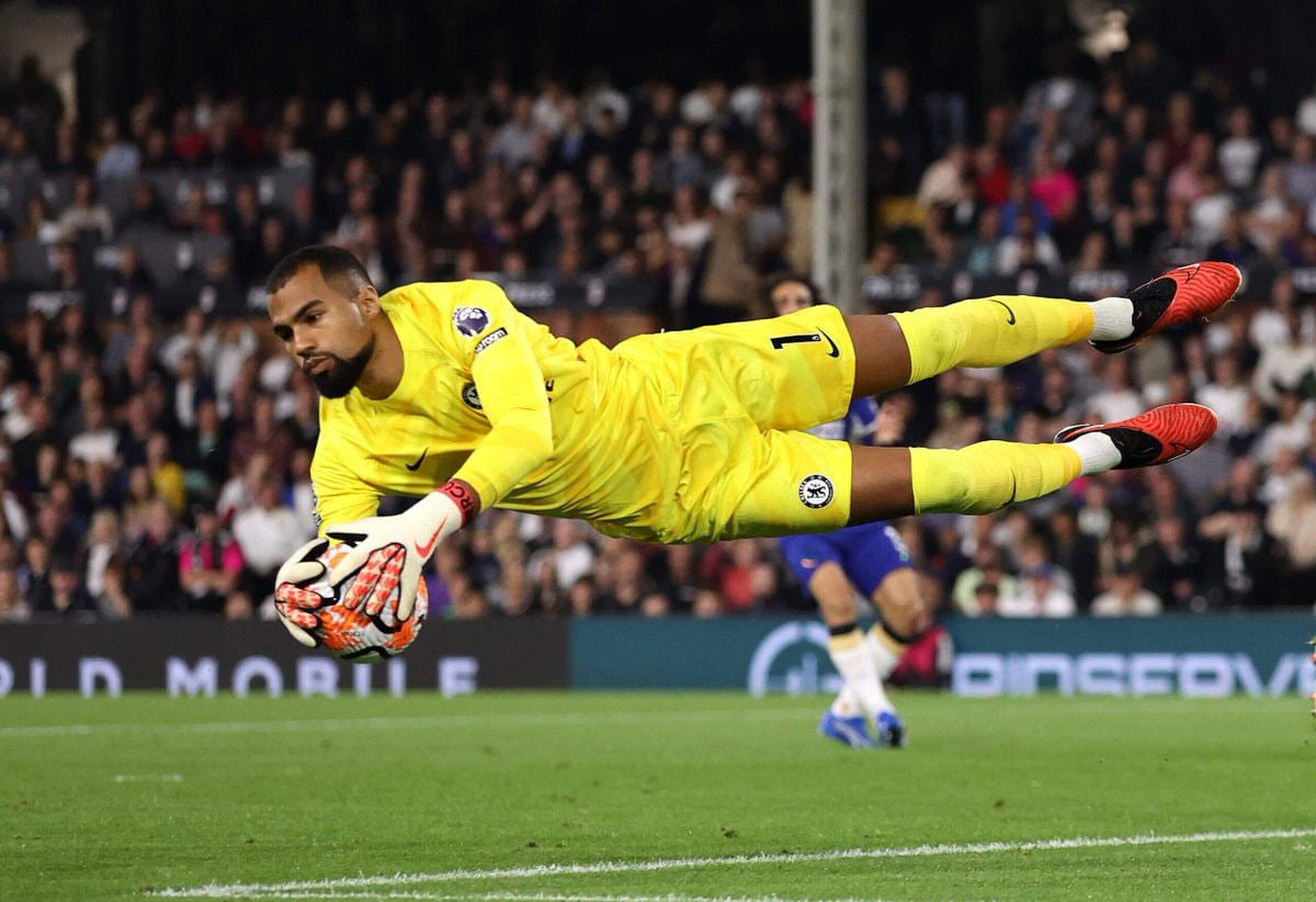 Robert Sanchez Chelsea save