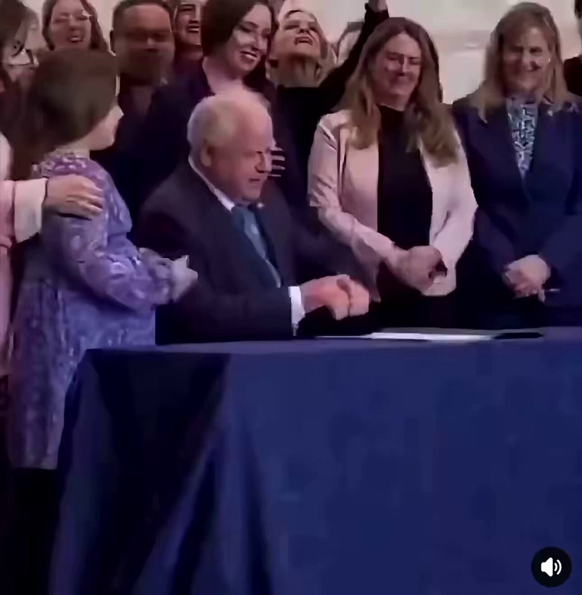 Tim Walz signs Minnesota law Tim Walz signs Minnesota law