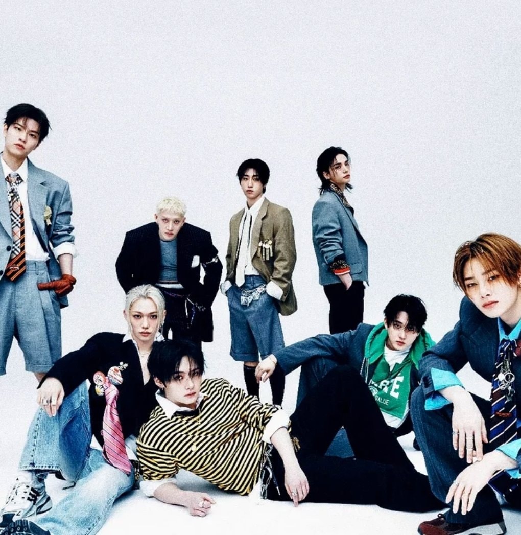 Stray Kids This & That Billboard 200 #1 (photo 1 of 2)