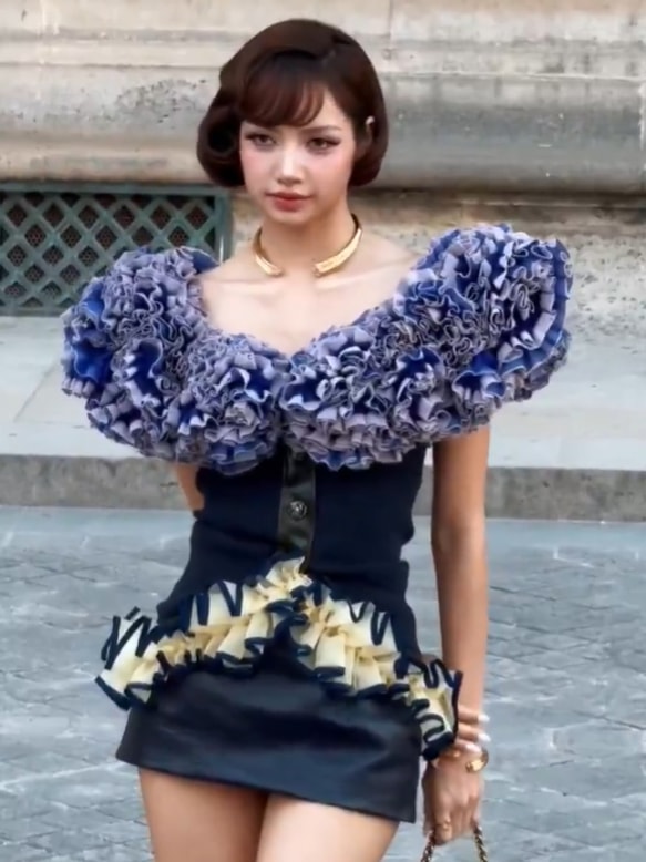 Lisa Louis Vuitton Show Paris