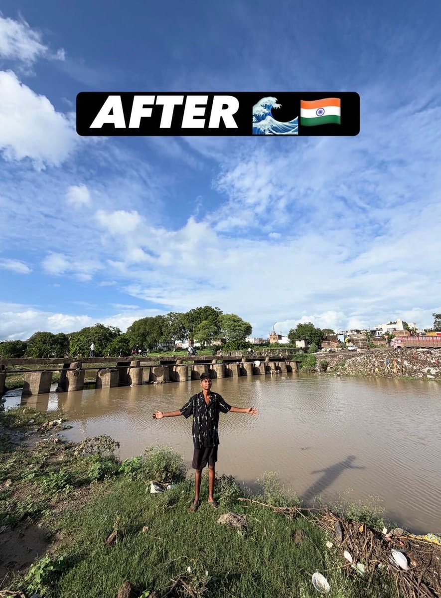 Surendra Choudhry cleaning Ajnar River (photo 2 of 2)