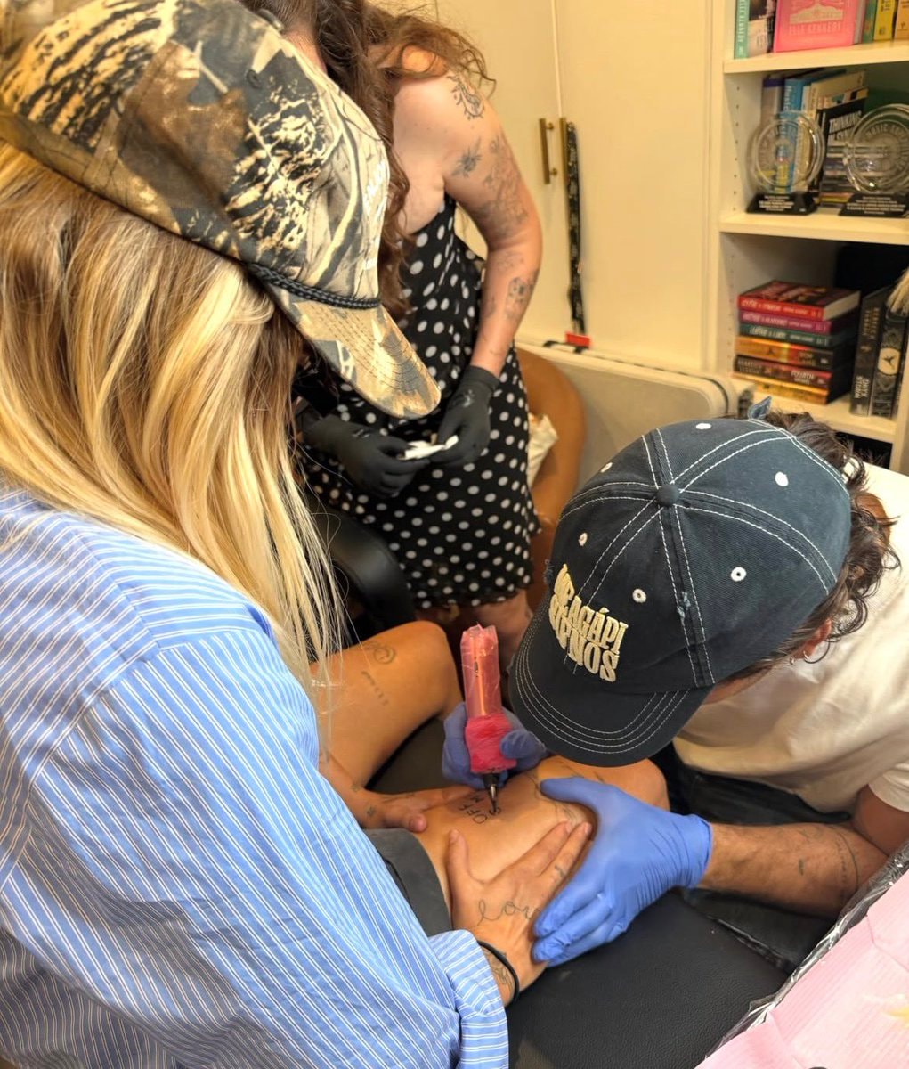 Off Campus cast watches G Flip get tattoo (photo 2 of 3)