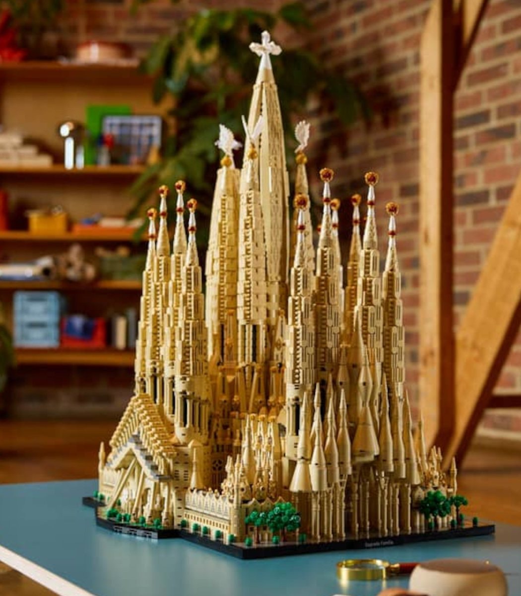 LEGO Sagrada Família set