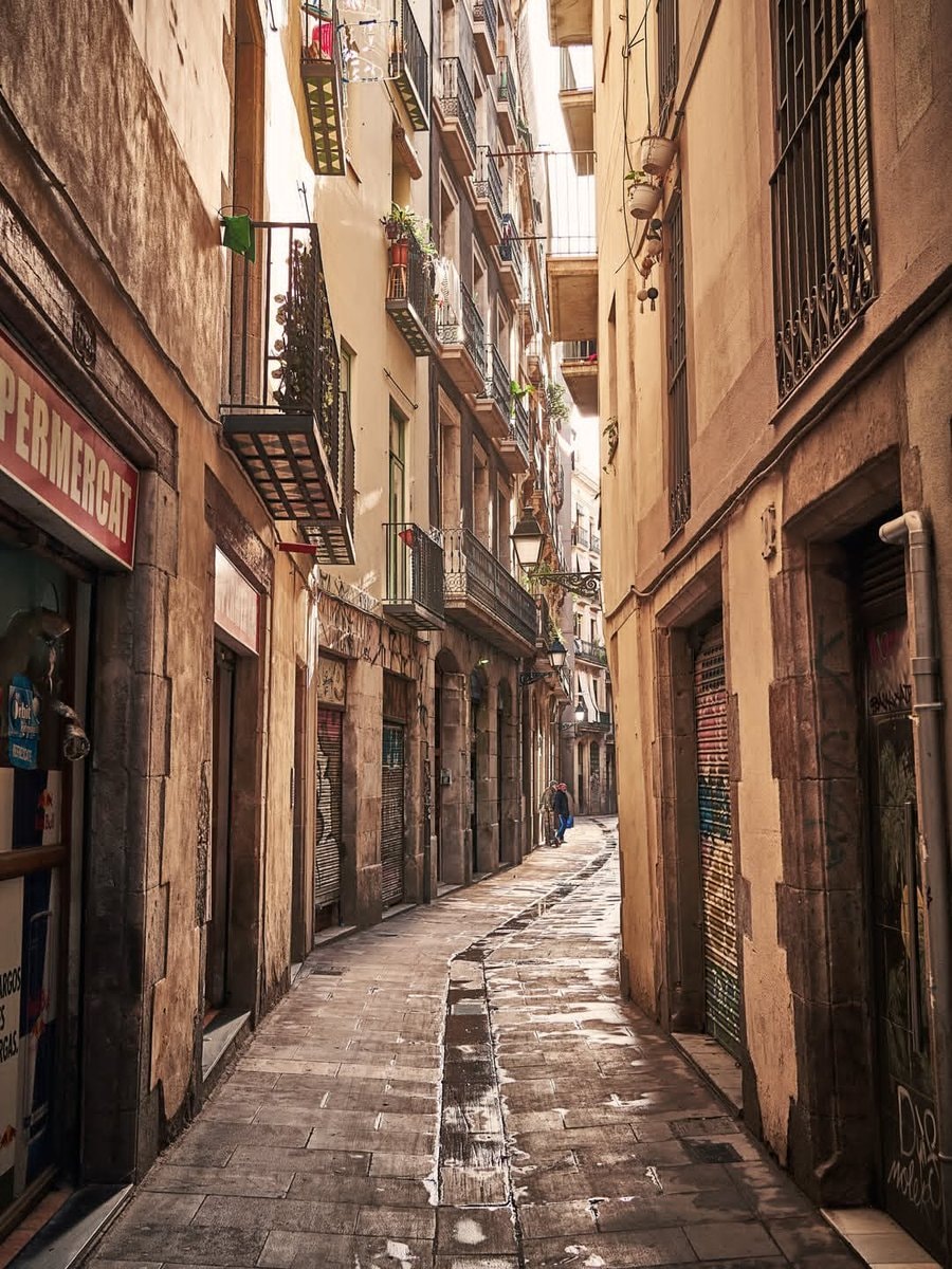 Barcelona Spain street scene (photo 2 of 3)