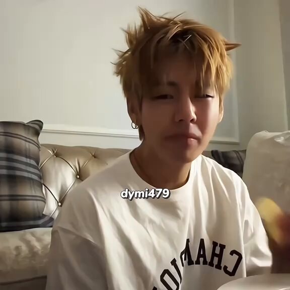 Taehyung waking up live 😭