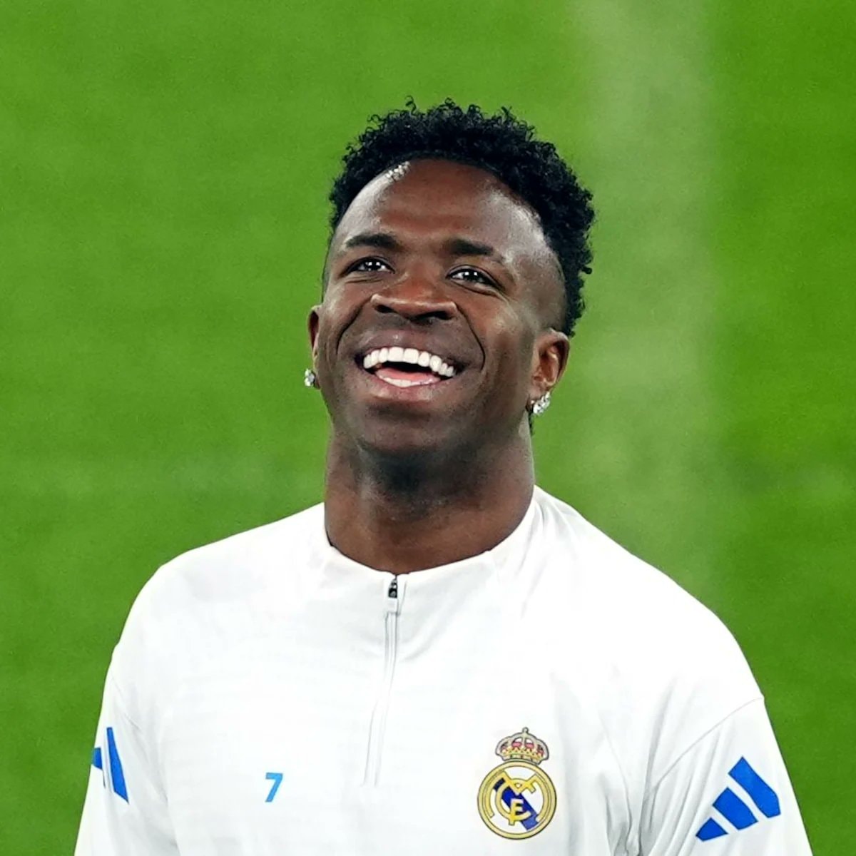 Vinícius commits to Real Madrid (photo 1 of 2)
