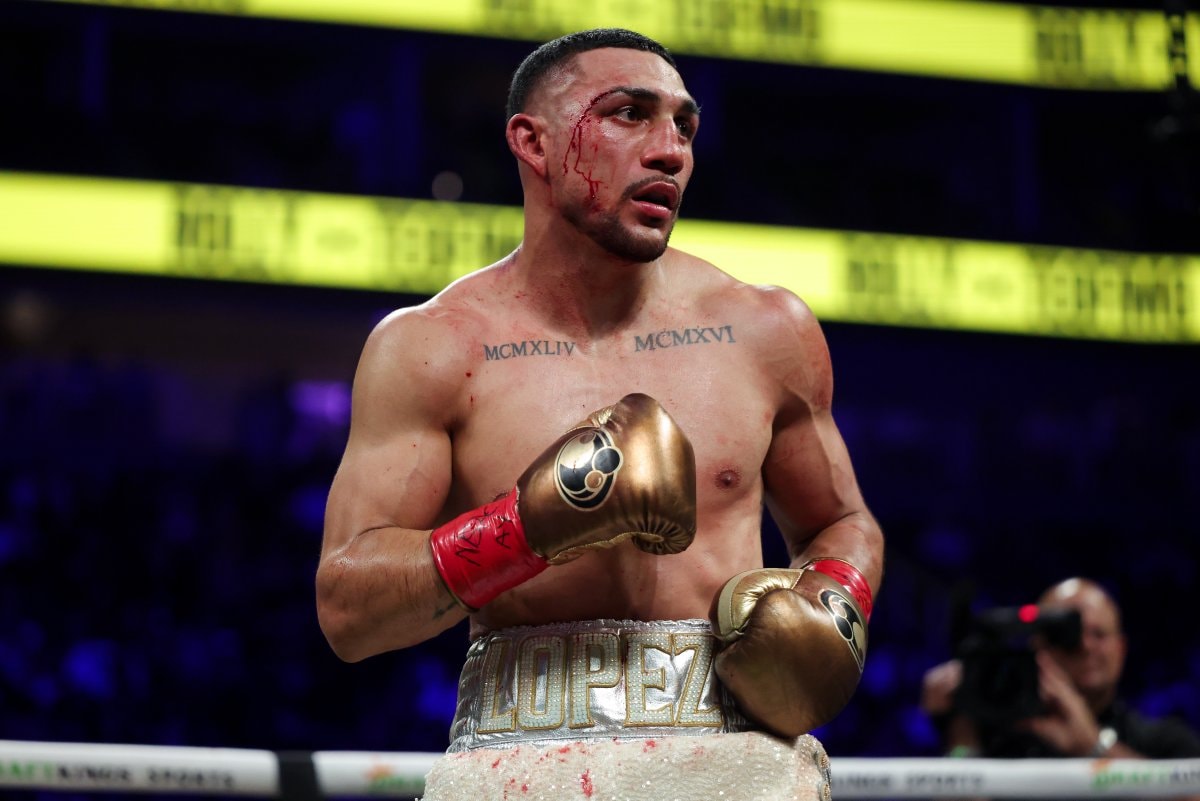 Teofimo Lopez wins vs Rolly Romero (photo 2 of 4)