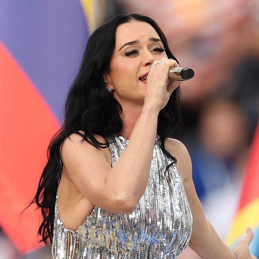 Katy Perry WONDER FIFA World Cup (photo 2 of 2)