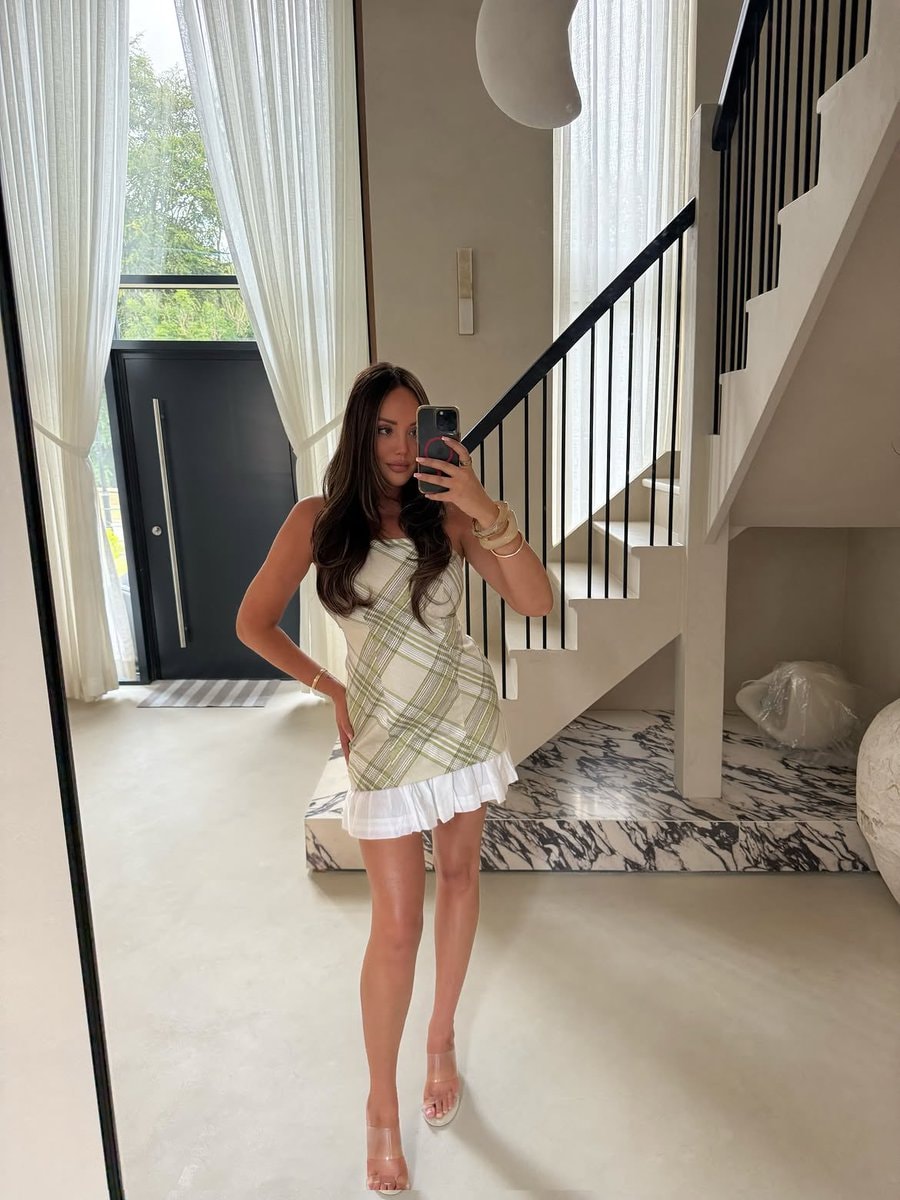 Charlotte Crosby 🔥 (photo 2 of 4)