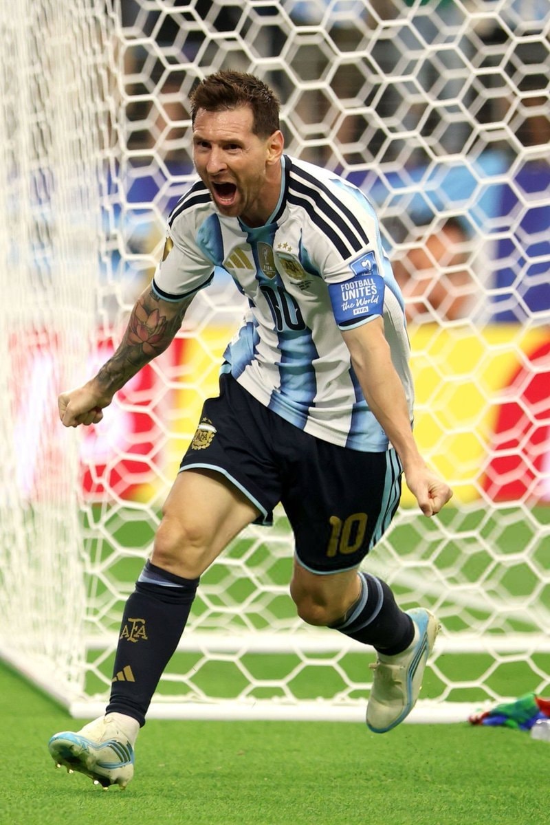 Messi FIFA World Champions 2022 jersey (photo 2 of 4)