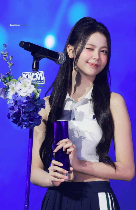Carmen Hearts2Hearts K-World Dream Awards (photo 2 of 2)