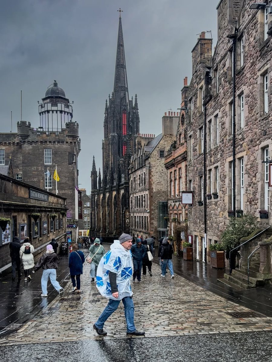 Rainy Edinburgh Scotland (photo 2 of 2)