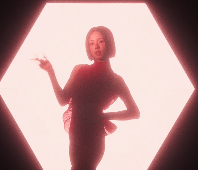 Jisoo bob in Addicted (photo 2 of 2)