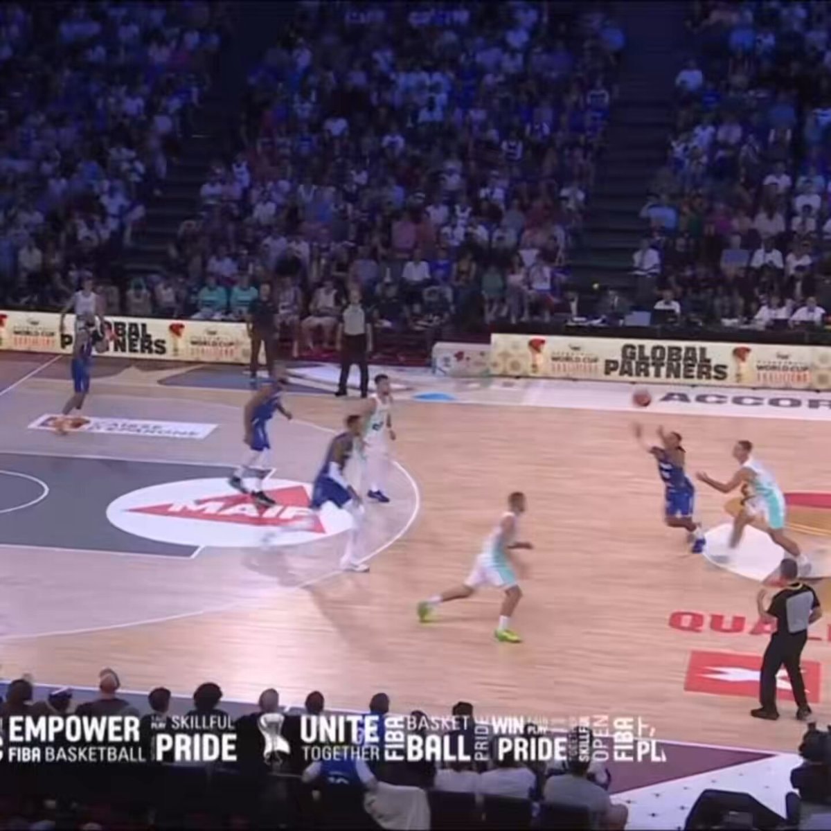 Victor Wembanyama lob dunk