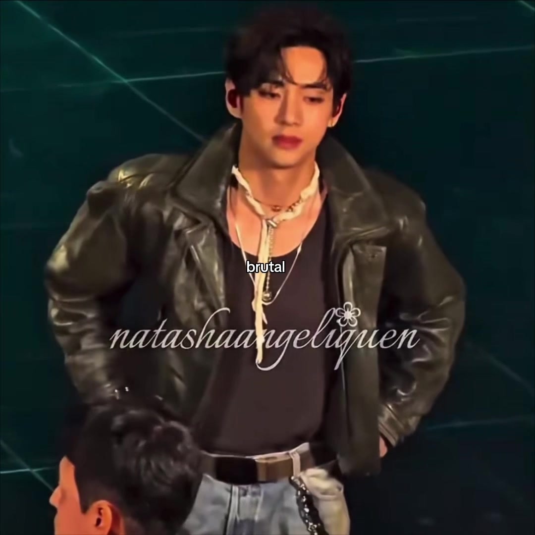 Taehyung feline energy on stage
