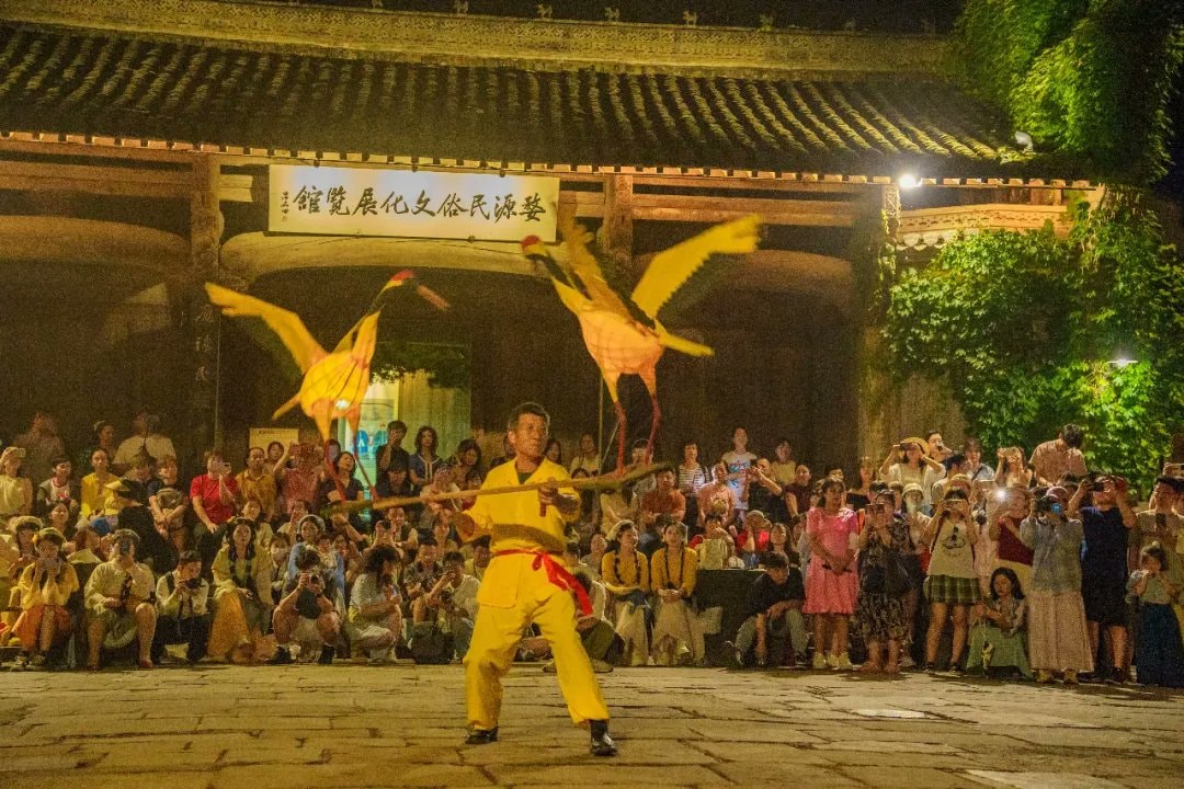 Wuyuan Huangling crane dance lanterns (photo 3 of 4)