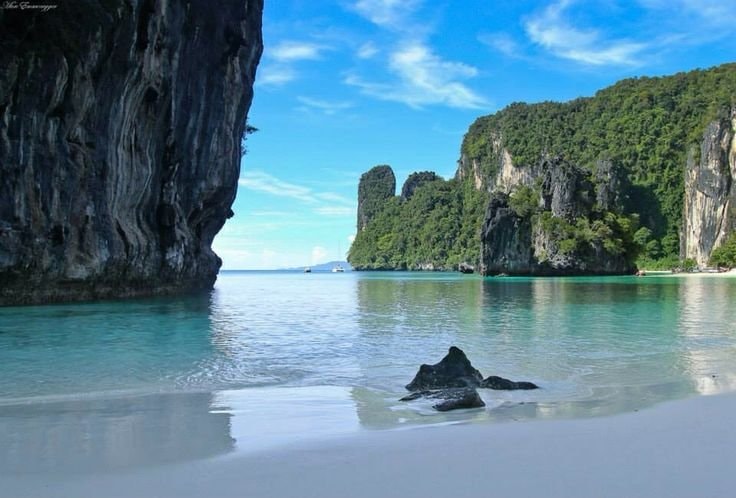 Phi Phi Island Thailand (photo 2 of 3)