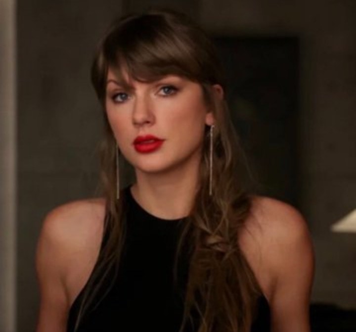 Lisa Shakira Taylor Swift Karol G BTS Olivia Rodrigo Drake Ariana Grande Zara Larsson Adela (photo 3 of 4) Lisa Shakira Taylor Swift Karol G BTS Olivia Rodrigo Drake Ariana Grande Zara Larsson Adela (photo 3 of 4)